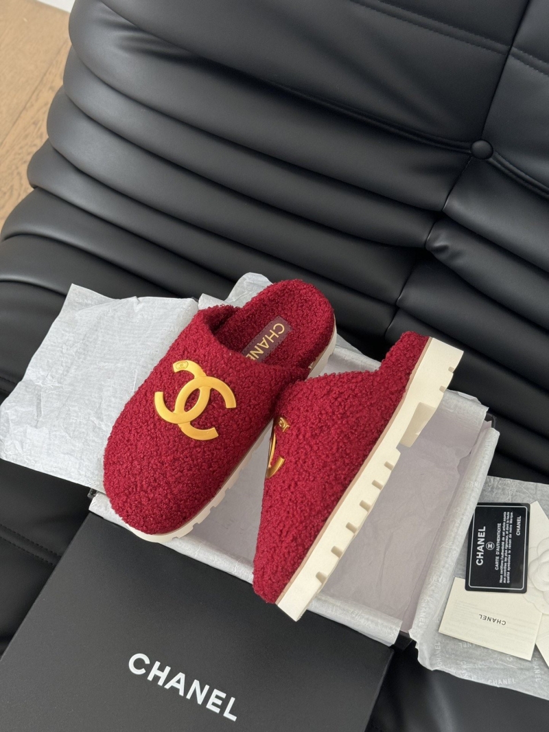 Ch**el slippers